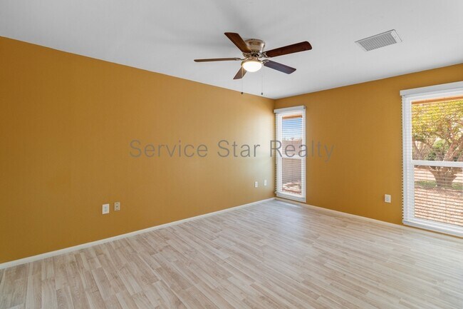 Building Photo - 9425 W Rolling Hills Dr