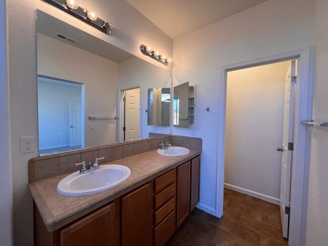 Building Photo - Single-level 3 bedroom, 2-bathroom home in Dayton, NV