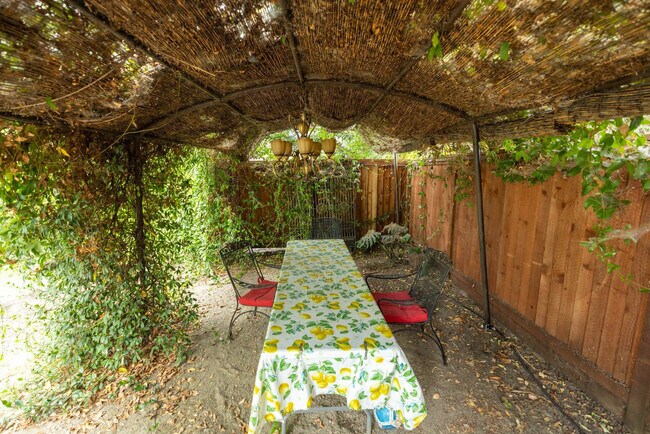 Building Photo - 115 Maybeck St