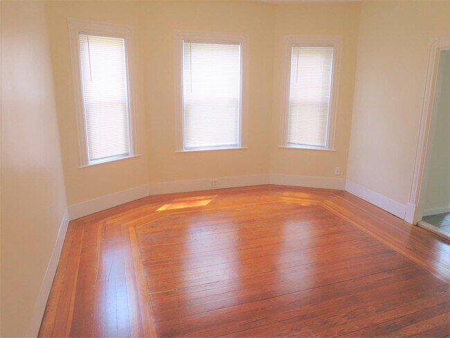 Building Photo - 324 Highland Ave