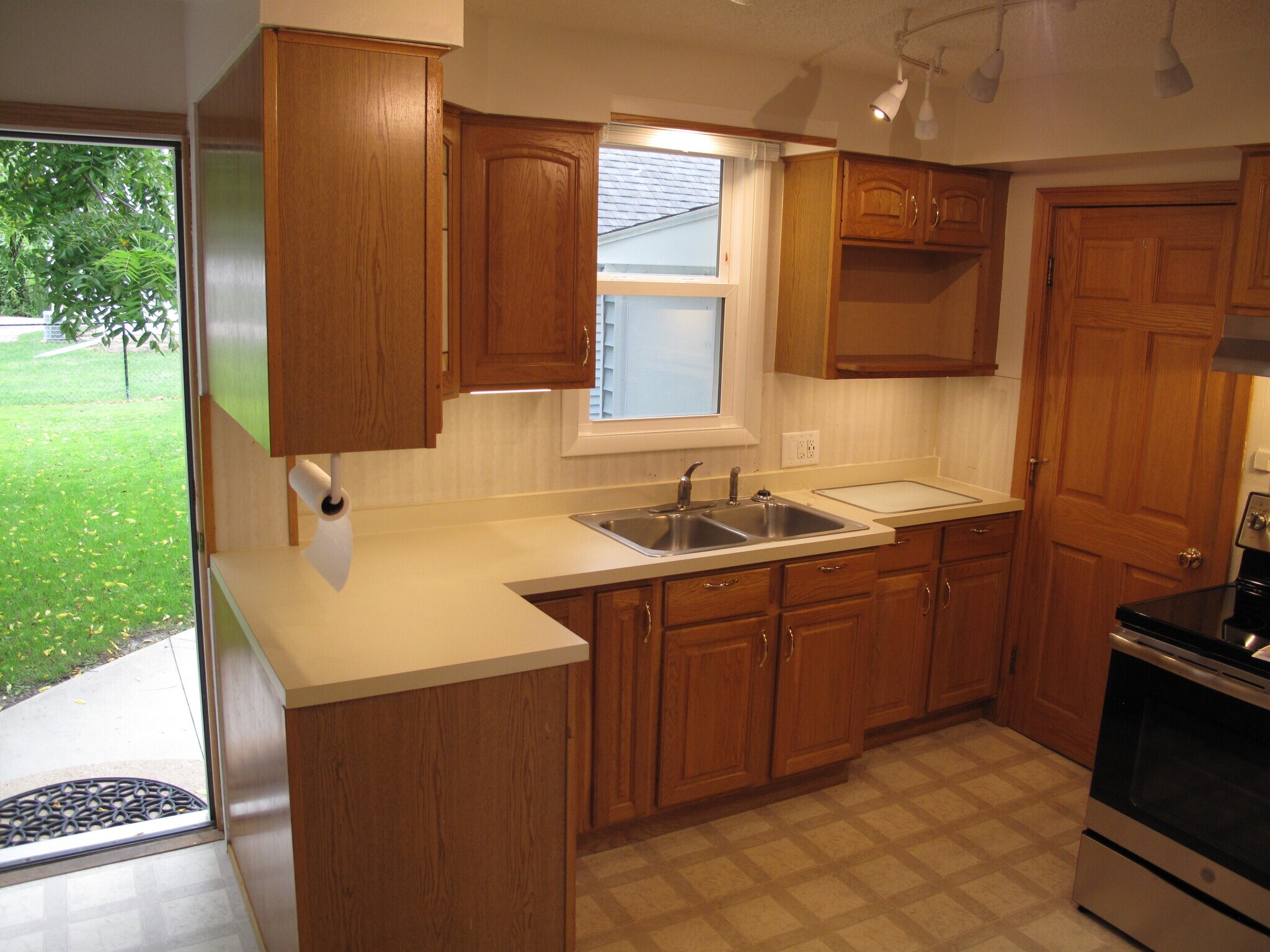 Kitchen - 537 2nd Ave NW