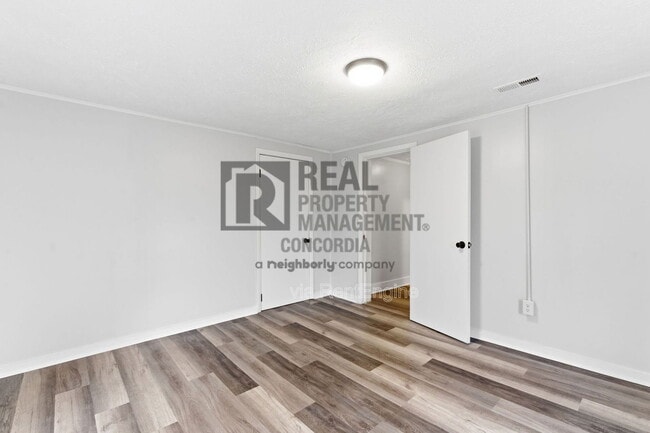 Building Photo - 6548 Old Clarksville Pike