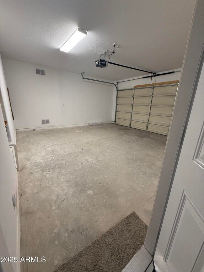 Building Photo - 2014 S Falcon Dr