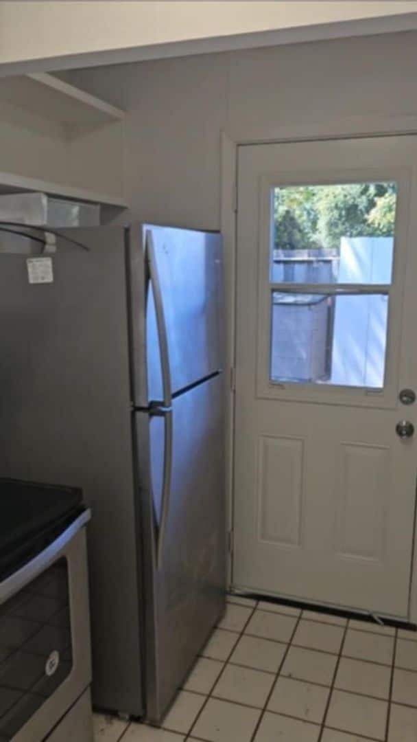 Building Photo - BEAUTIFUL "Blue Bungalow" 4 Bed/3 Bath Hom...