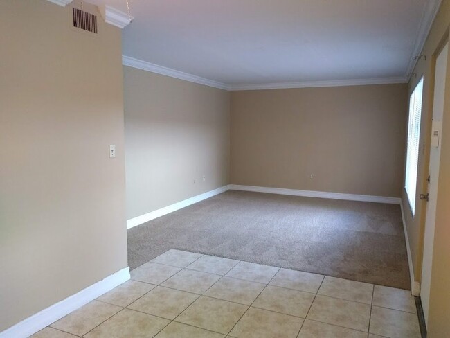 Building Photo - 1830 Maravilla Ave