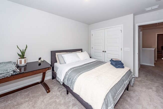Building Photo - 3 Bedroom 2.5 Bath Single Family Home in W...