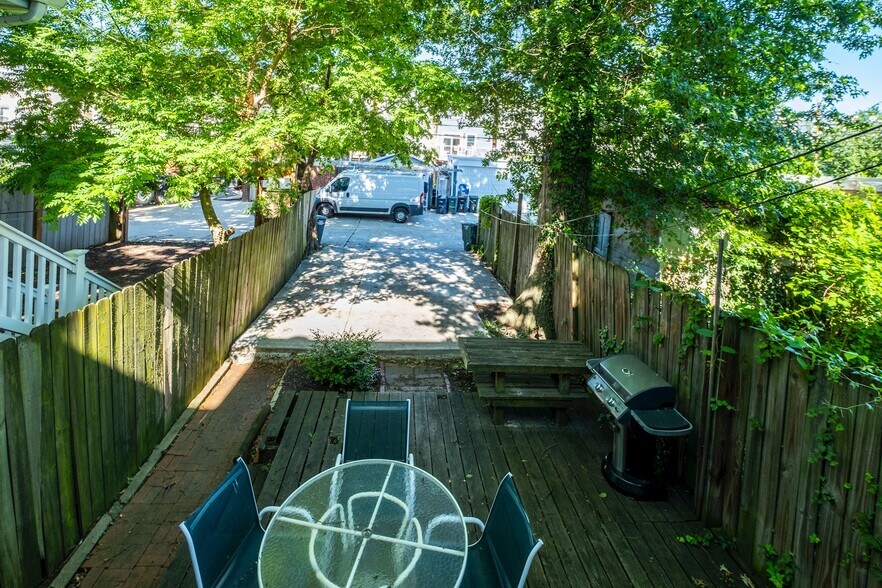 Back Deck - 237 11th ST SE
