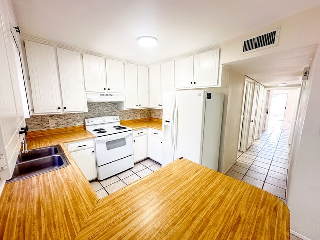 Building Photo - 173 W 27th Pl