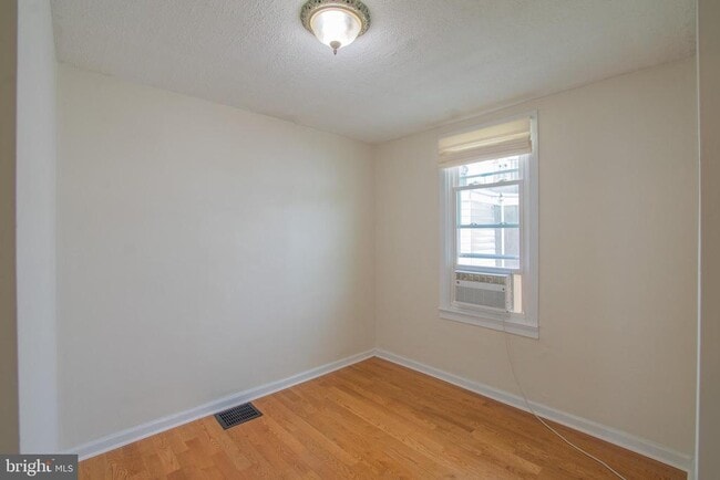 Building Photo - 1622 S Bancroft St