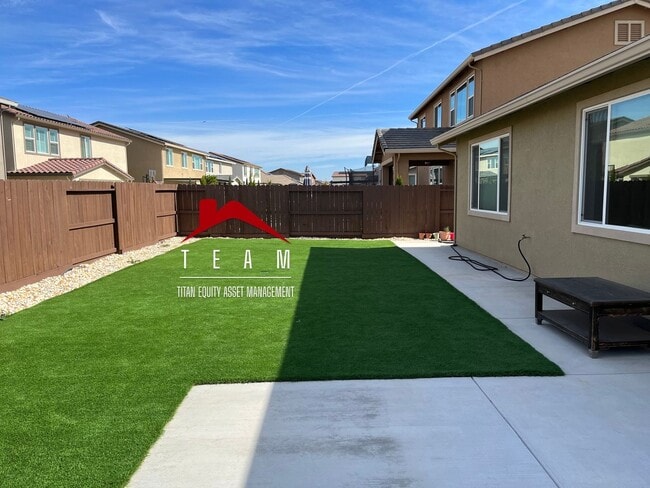 Building Photo - Great single story home with solar