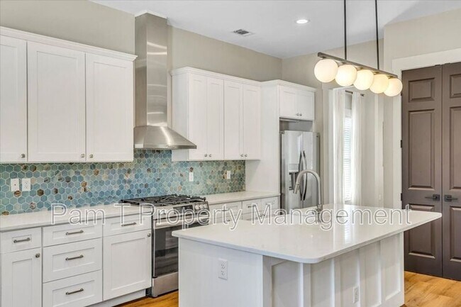 Building Photo - 1716 Reynolds St