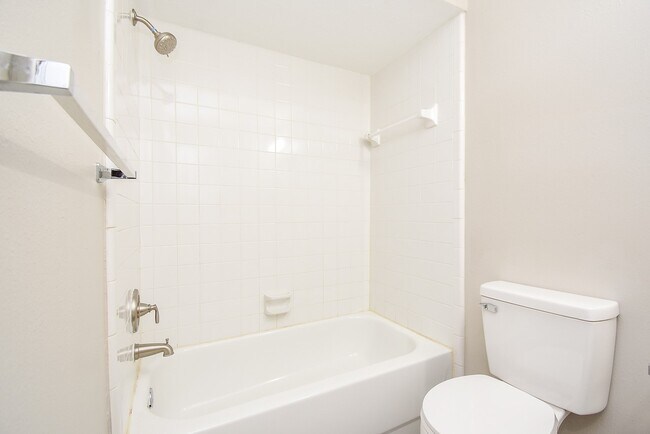 Building Photo - 12727 Rockford Dr