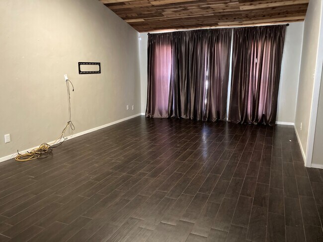 Livingroom - 5616 Painter St