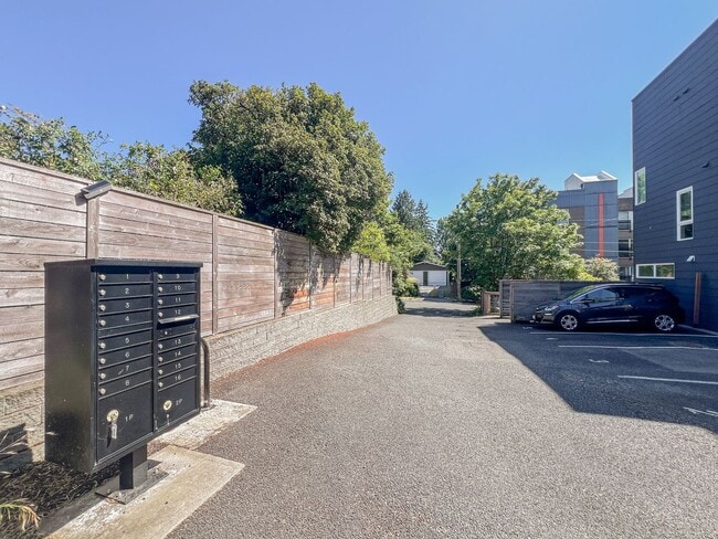 Building Photo - 3bd/2ba Seattle Townhome