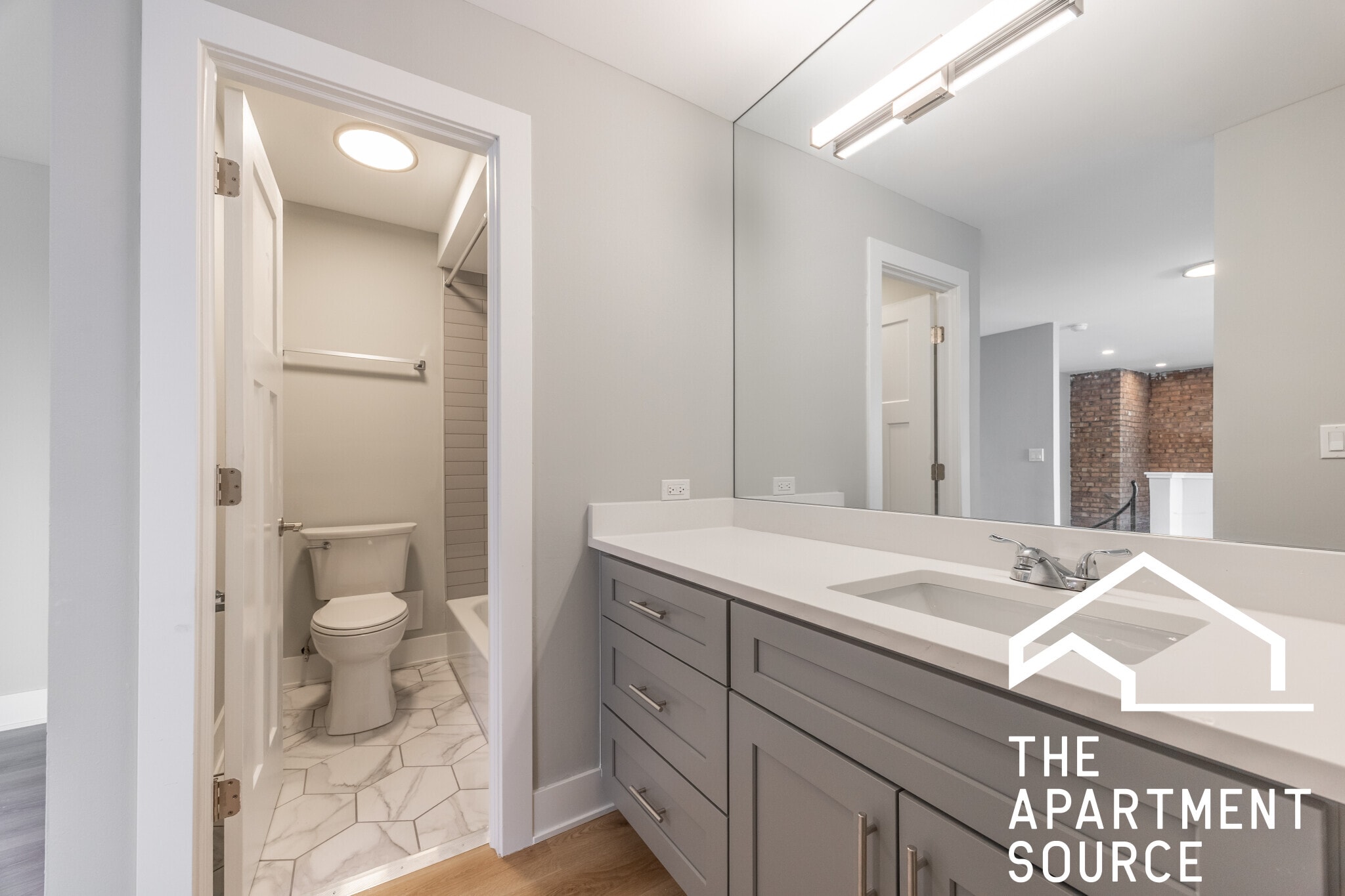 Building Photo - 1223 N La Salle Dr