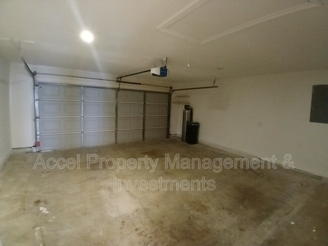 Building Photo - 4909 N Cypress St