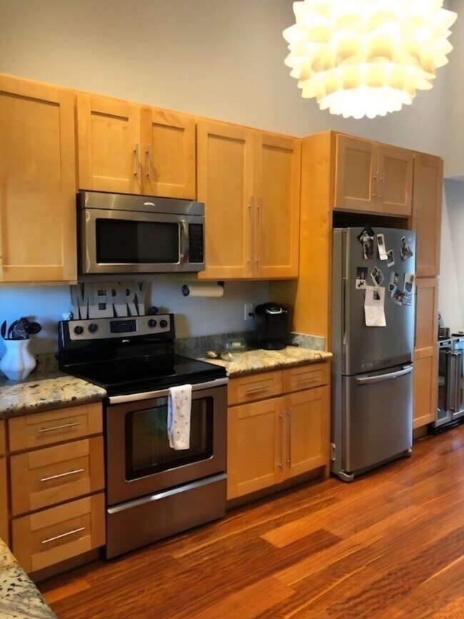 Building Photo - Gorgeous Updated 2 Bedroom, 2 bath Condo with 1 car garage For Rent in Pleasanton.