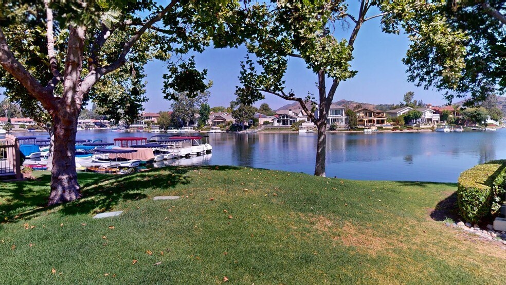 Building Photo - 1218 S Westlake Blvd