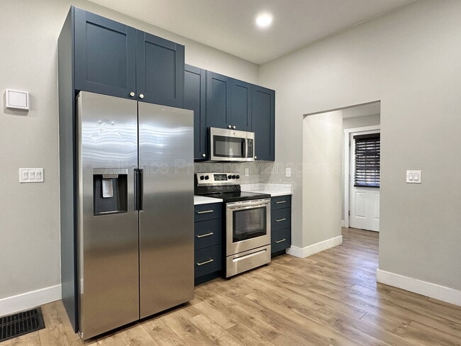 Building Photo - 823 Sahwatch St