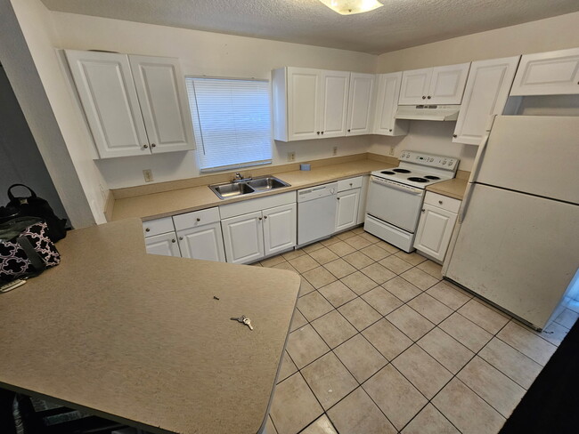 Building Photo - 1000 13th Ave S