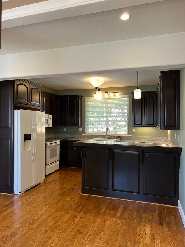 Building Photo - Prospects Heights Charmer 3bd / 2.5ba House
