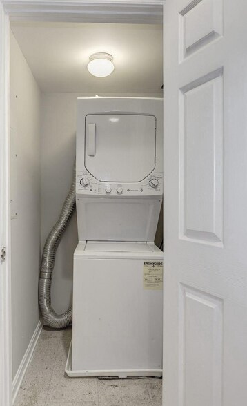 Washer-dryer in Unit - 9902 Boysenberry Way