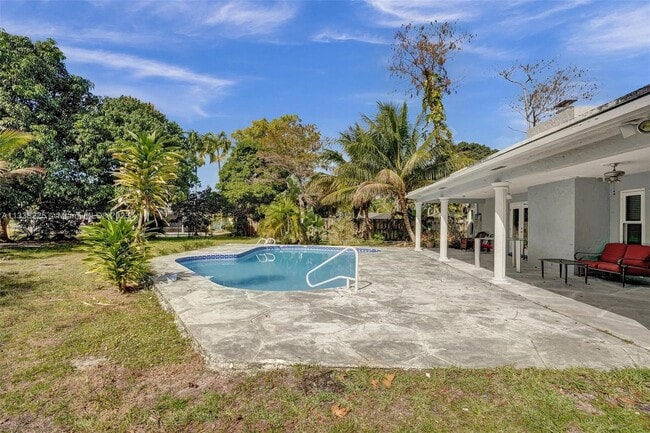 Building Photo - 8350 NW 15th Ct