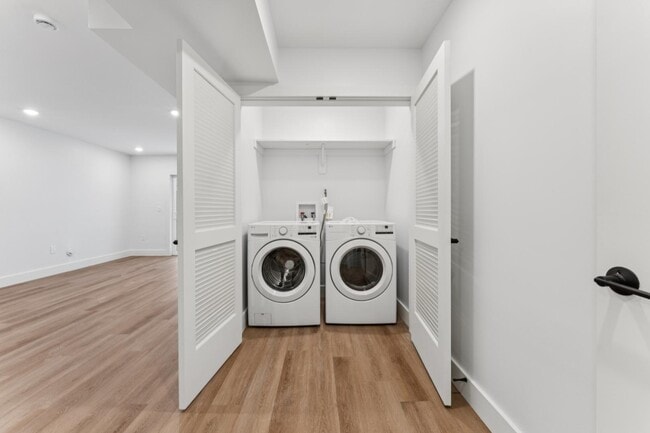 Building Photo - 84 Hollywood Ave