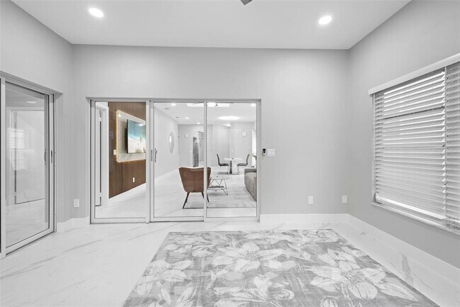 Building Photo - 5730 Parkview Lake Dr