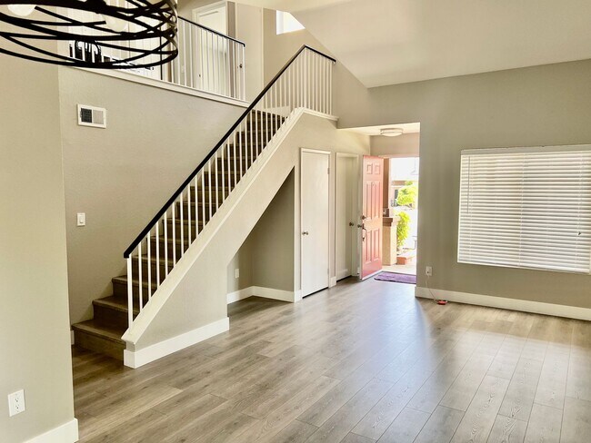 Building Photo - Nice 2 Story Family Home