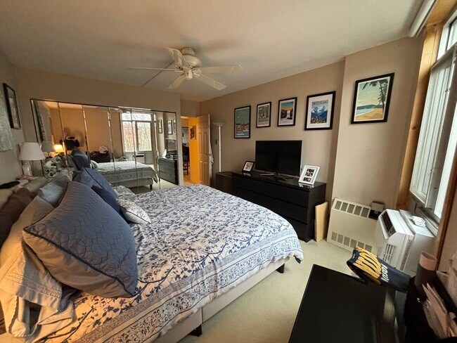 Building Photo - 19 Winchester St