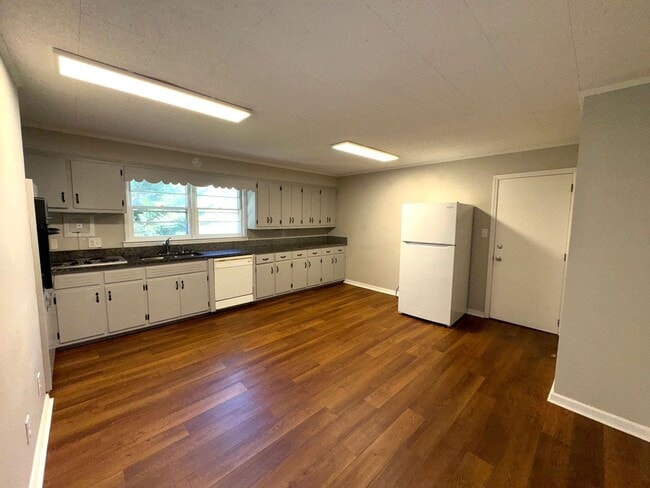 Building Photo - East AVL Spacious Apartment Ready for Occupancy!