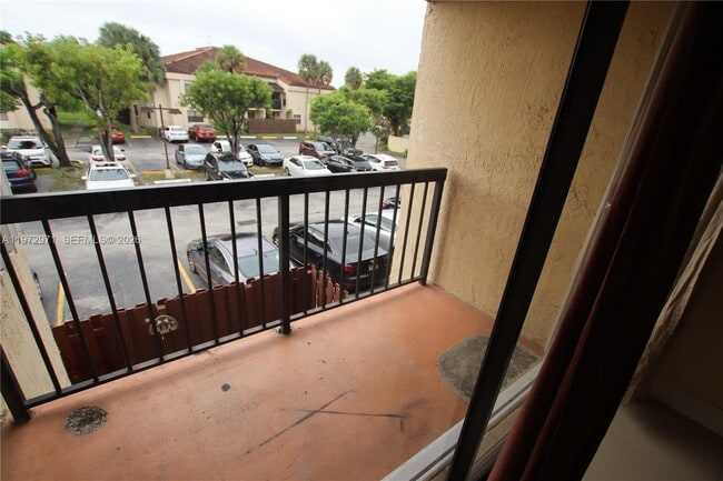 Building Photo - 690 W Park Dr