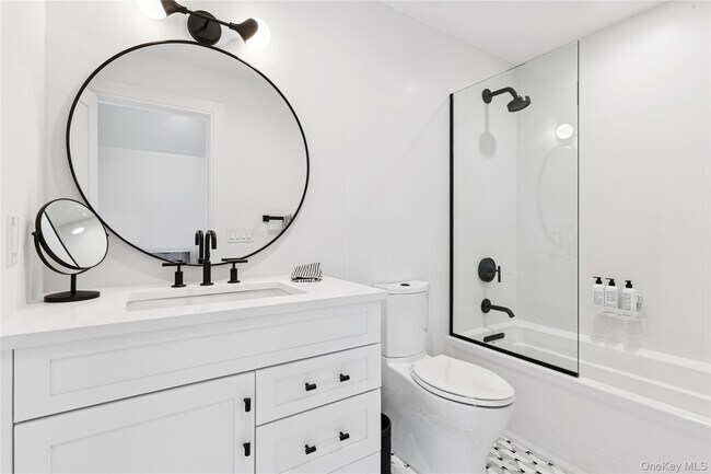 Building Photo - 4 Margareta Ct