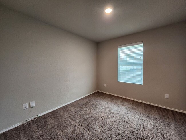 Building Photo - 3/2/2 in Heather Glen / Fridge Included / Fenced in Back Yard / CISD