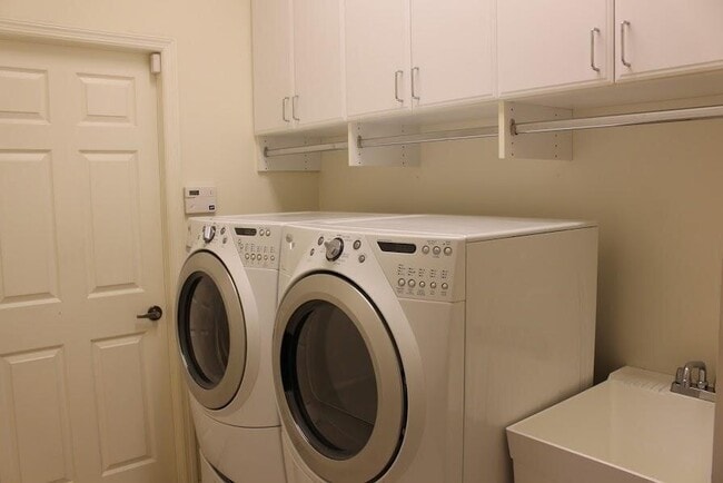 Building Photo - 641 SW Munjack Cove