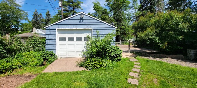 Building Photo - AVAILABLE  - 4 Bed 1 Bath on London Road