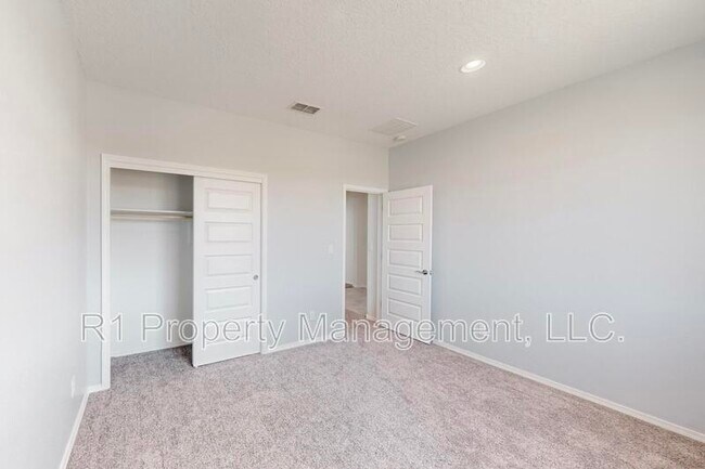 Building Photo - 6405 Kings Cyn Cv NE