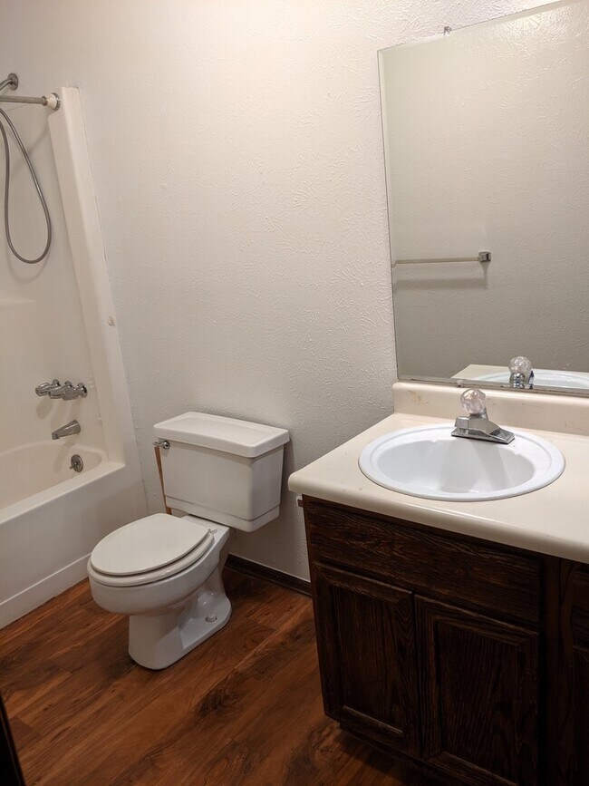 Building Photo - 11-13 Newby Pl