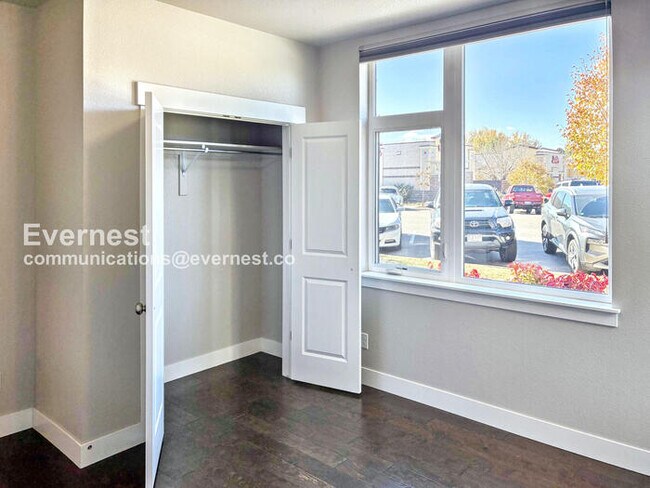 Building Photo - 3 Bed/2 Bath Condo with Garage / Available...