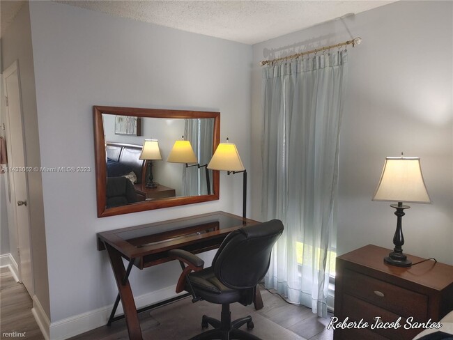 Building Photo - 2 br, 2 bath Condo - 524 Osprey Dr Apt 10B