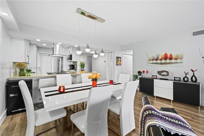 Building Photo - 2661 S Course Dr