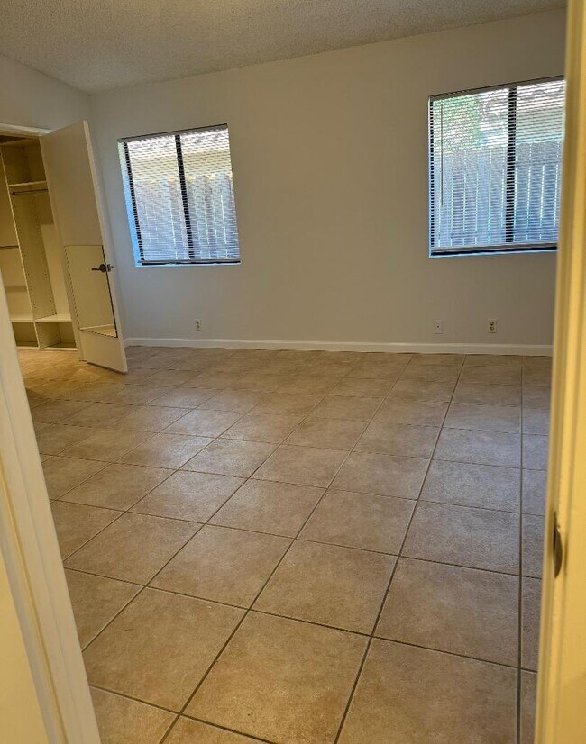 Building Photo - 40353 Sugar Bush Ct
