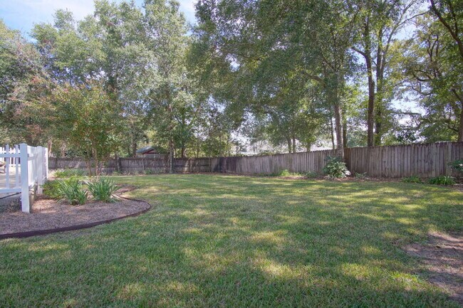 Building Photo - Spacious Oak Meadows Home in Milton with Multiple Living Areas, Fenced Yard & 1/2 Off First Month...