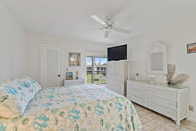 Building Photo - 755 Saturn St