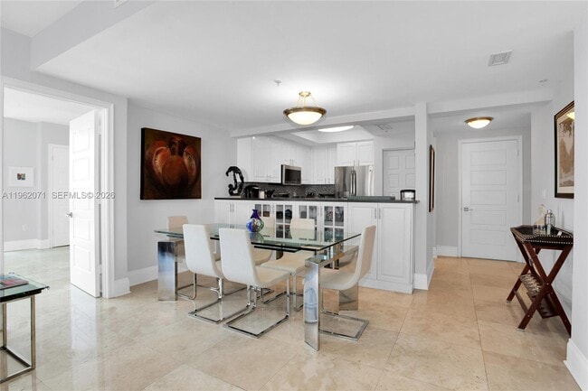 Building Photo - 3400 SW 27th Ave