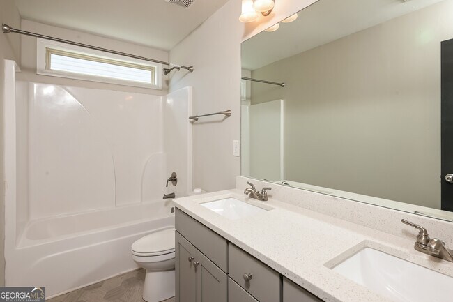 Building Photo - 707 Overlook Gln Dr