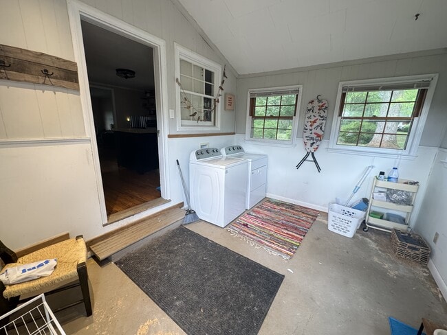 Building Photo - 820 Brown Rd