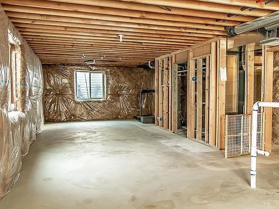 Building Photo - Beautiful 4BR, 2.5BTH, 3-Story Home in Post Falls