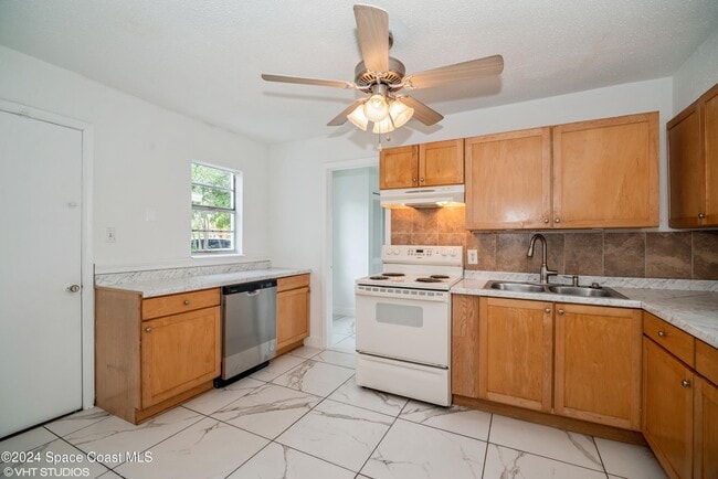 Building Photo - 2154 Henry St NE